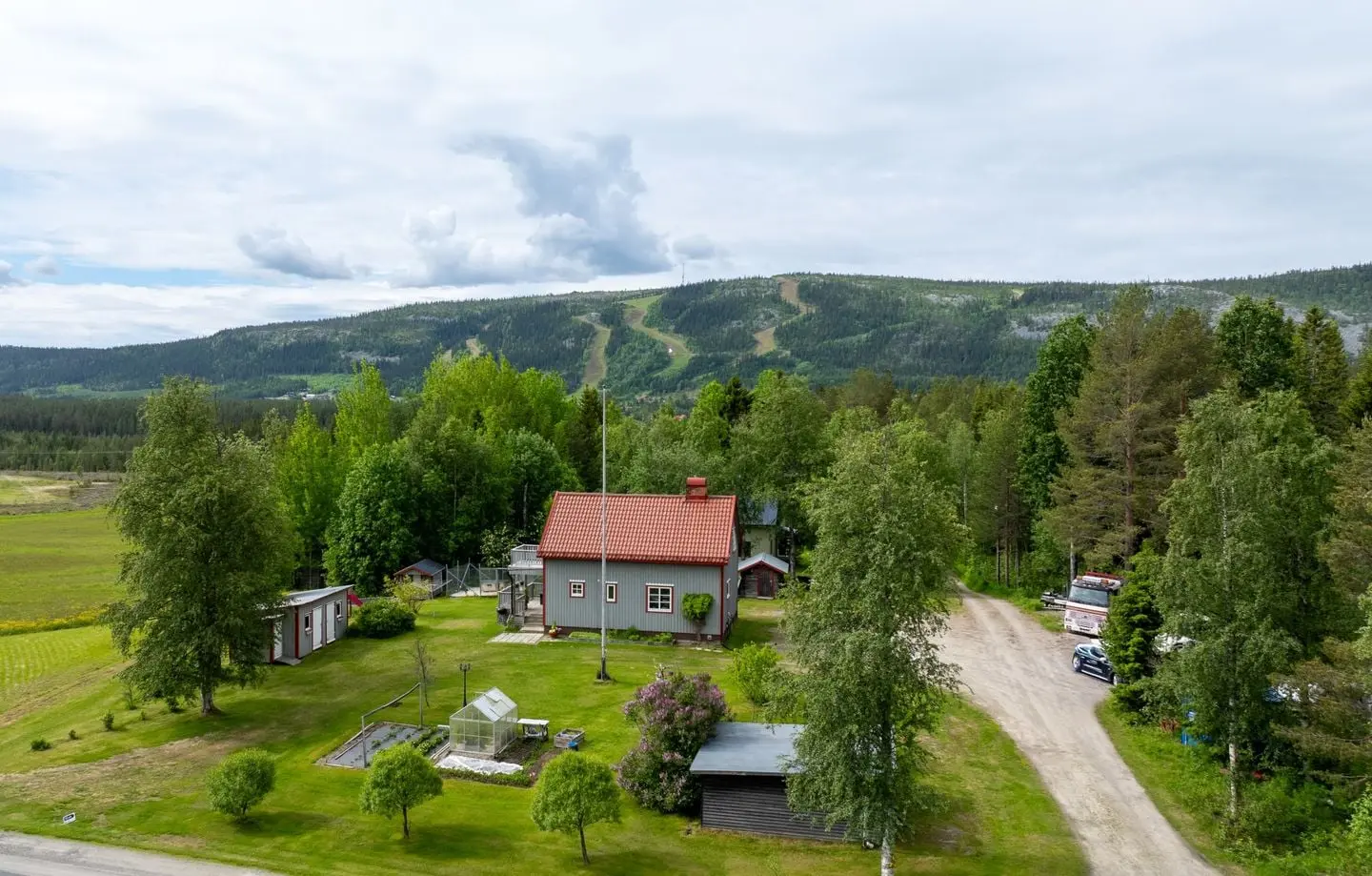 Image 1 of 36 of Pålvägen 1