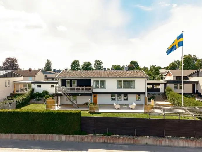 Bild 1 av 20 på Slottsvägen 10