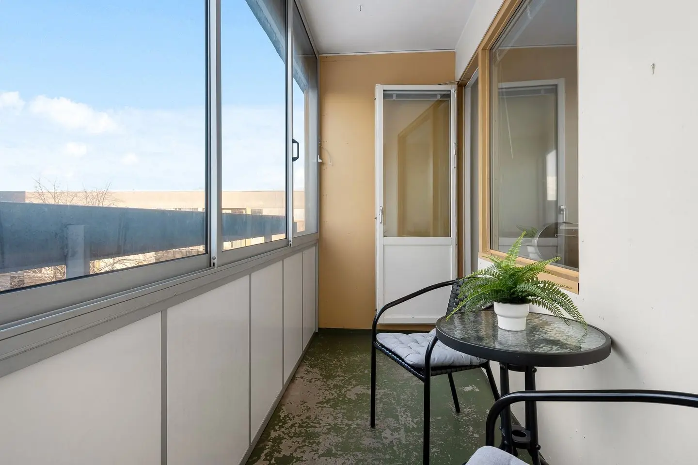 Lägenhet, Bergshöjden 8, Sundbyberg. Bild 1 av 24