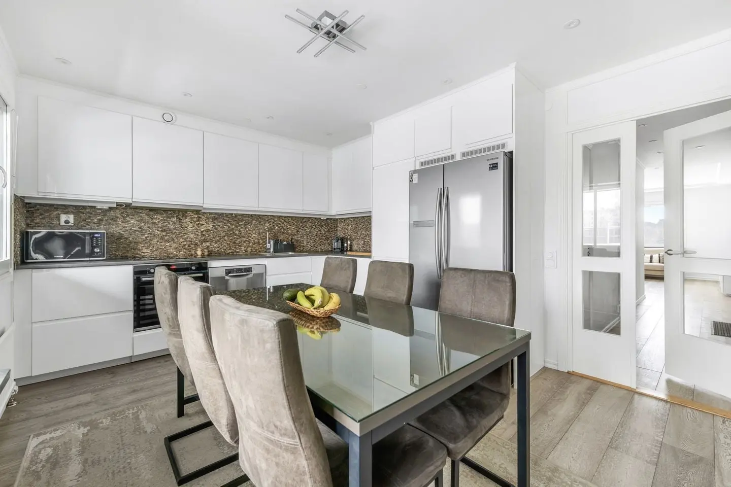 Lägenhet, Lötsjövägen 93, Sundbyberg. Bild 1 av 23