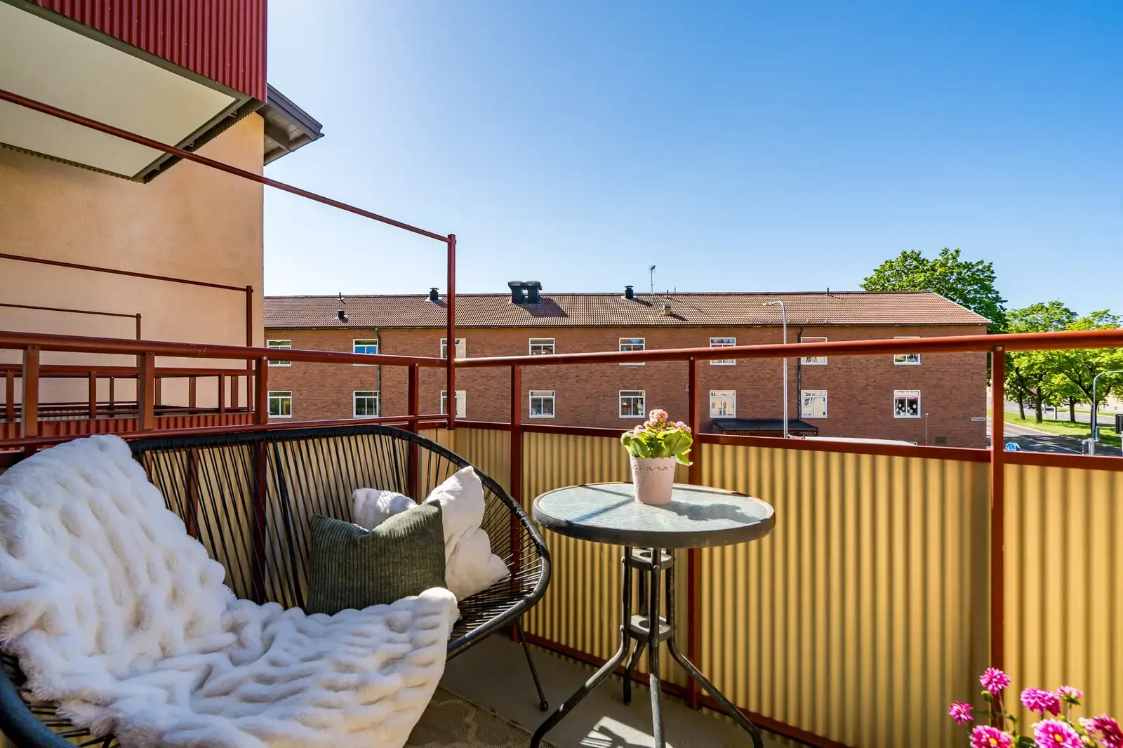 Lägenhet, Ullavigatan 32B. Bild 1 av 16