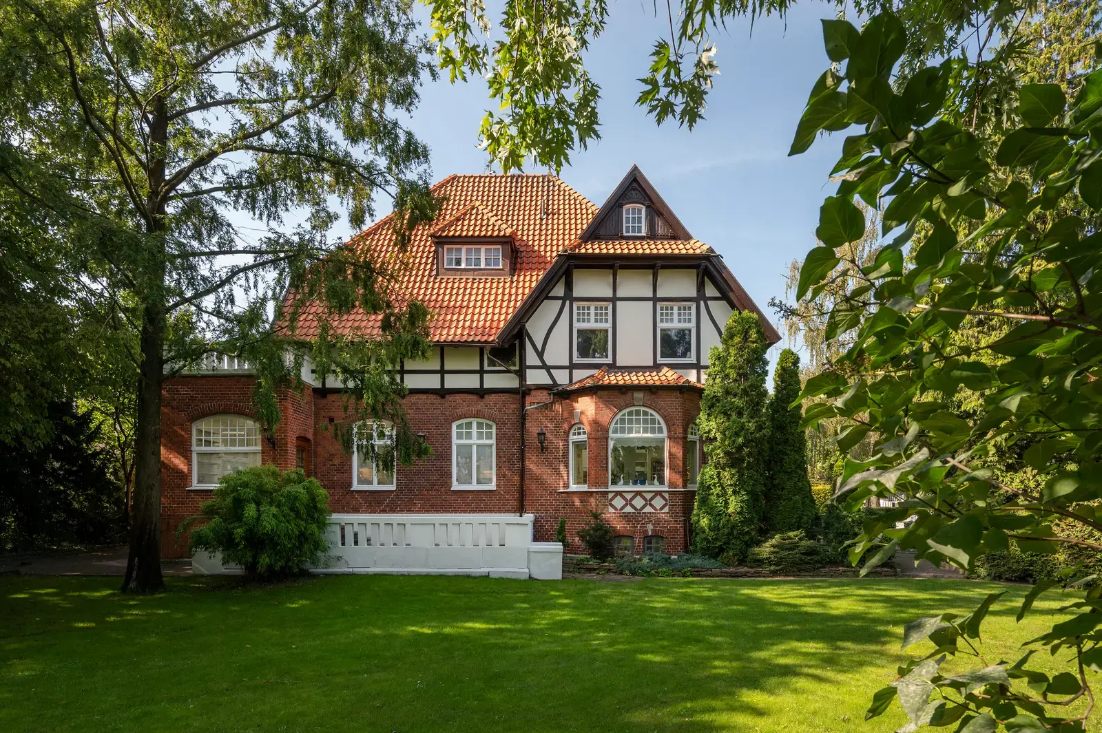 Villa, Fridhemsvägen 27B. Bild 1 av 18