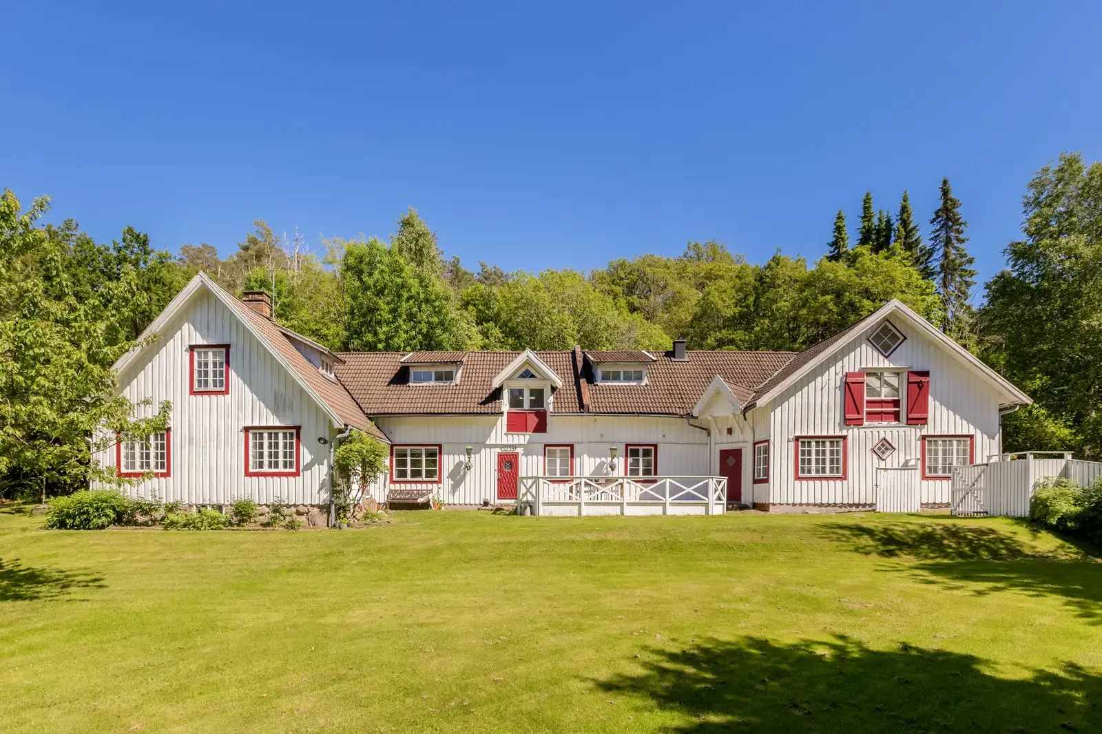 Villa, Gamla Särövägen 270. Bild 1 av 20