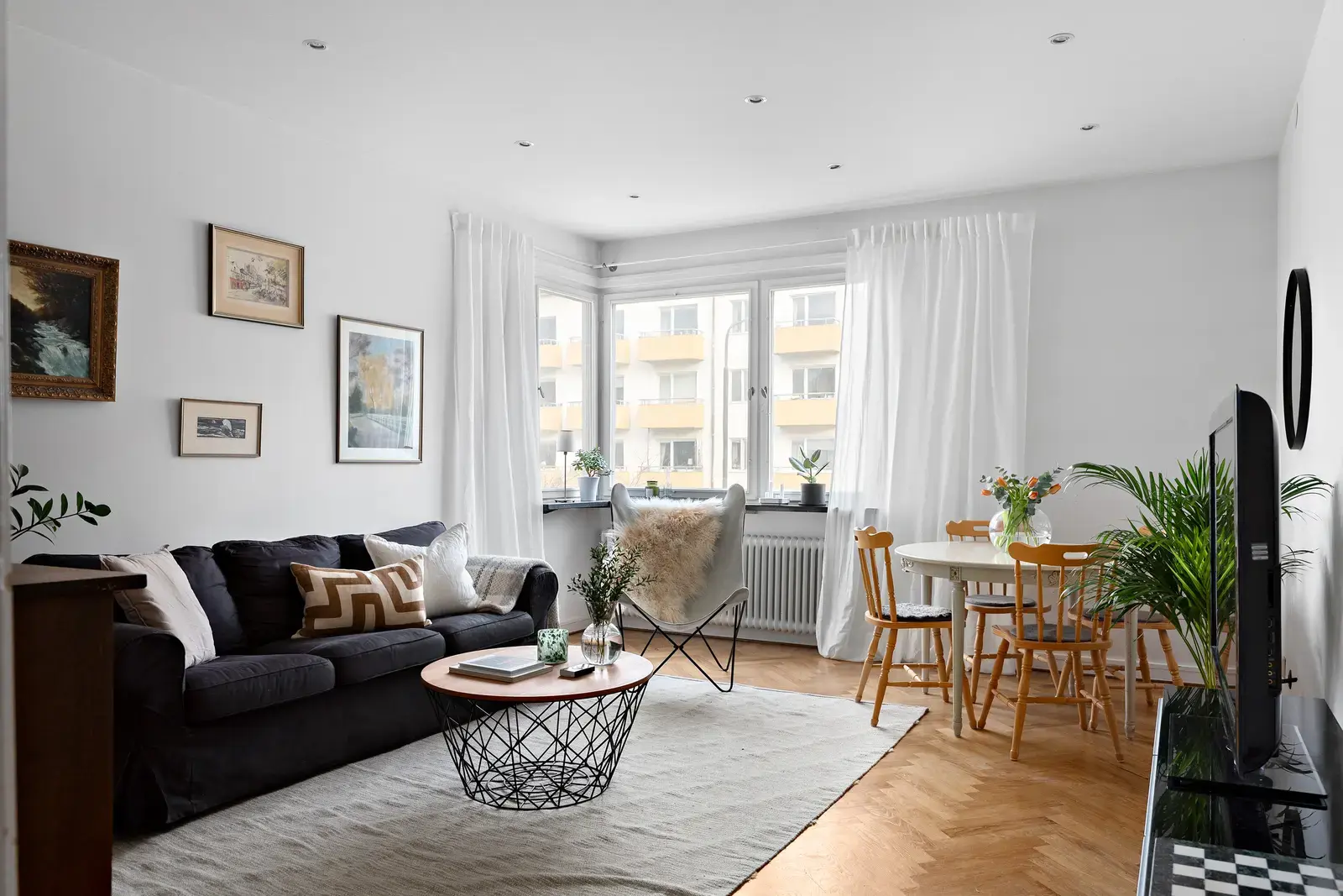 Lägenhet, Roslins väg 12B. Bild 1 av 20