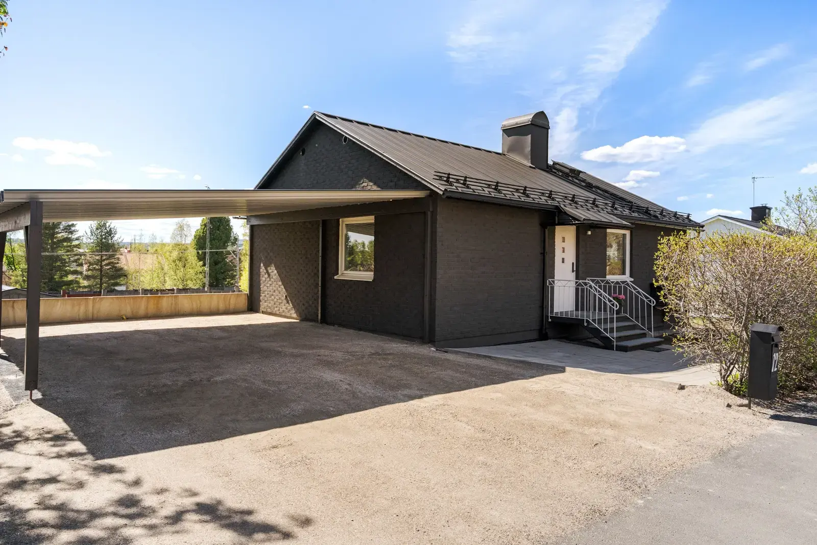 Villa, Rosgatan 12. Bild 1 av 20