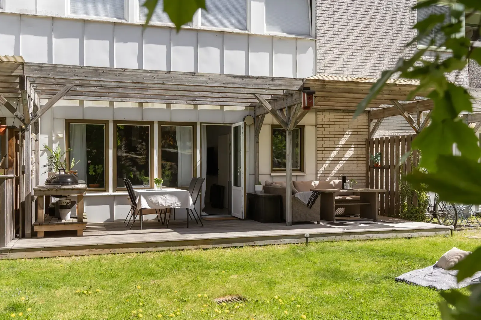 Lägenhet, Lötsjövägen 87. Bild 1 av 20
