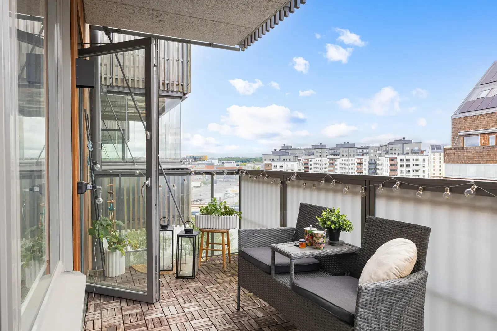 Image 1 of 20 of Hamngatan 13A