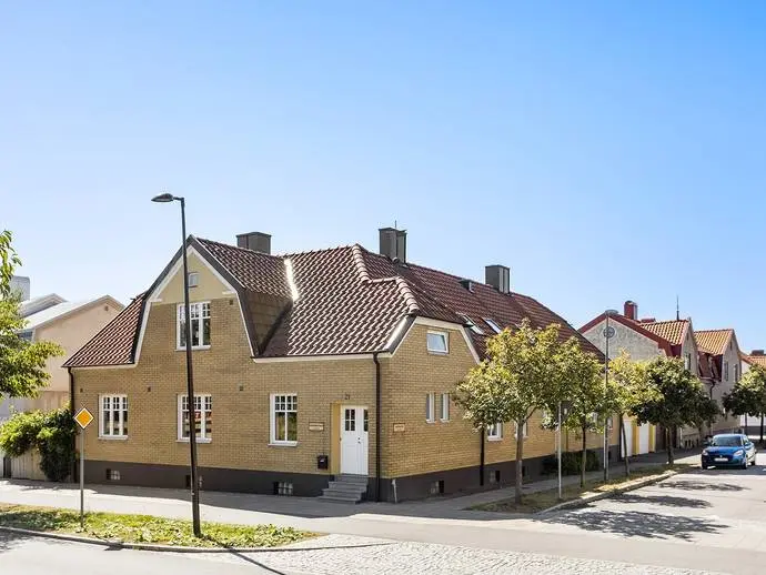 Villa, Surbrunnsvägen 21 / Bruksgatan 1, Ystad. Bild 1 av 20