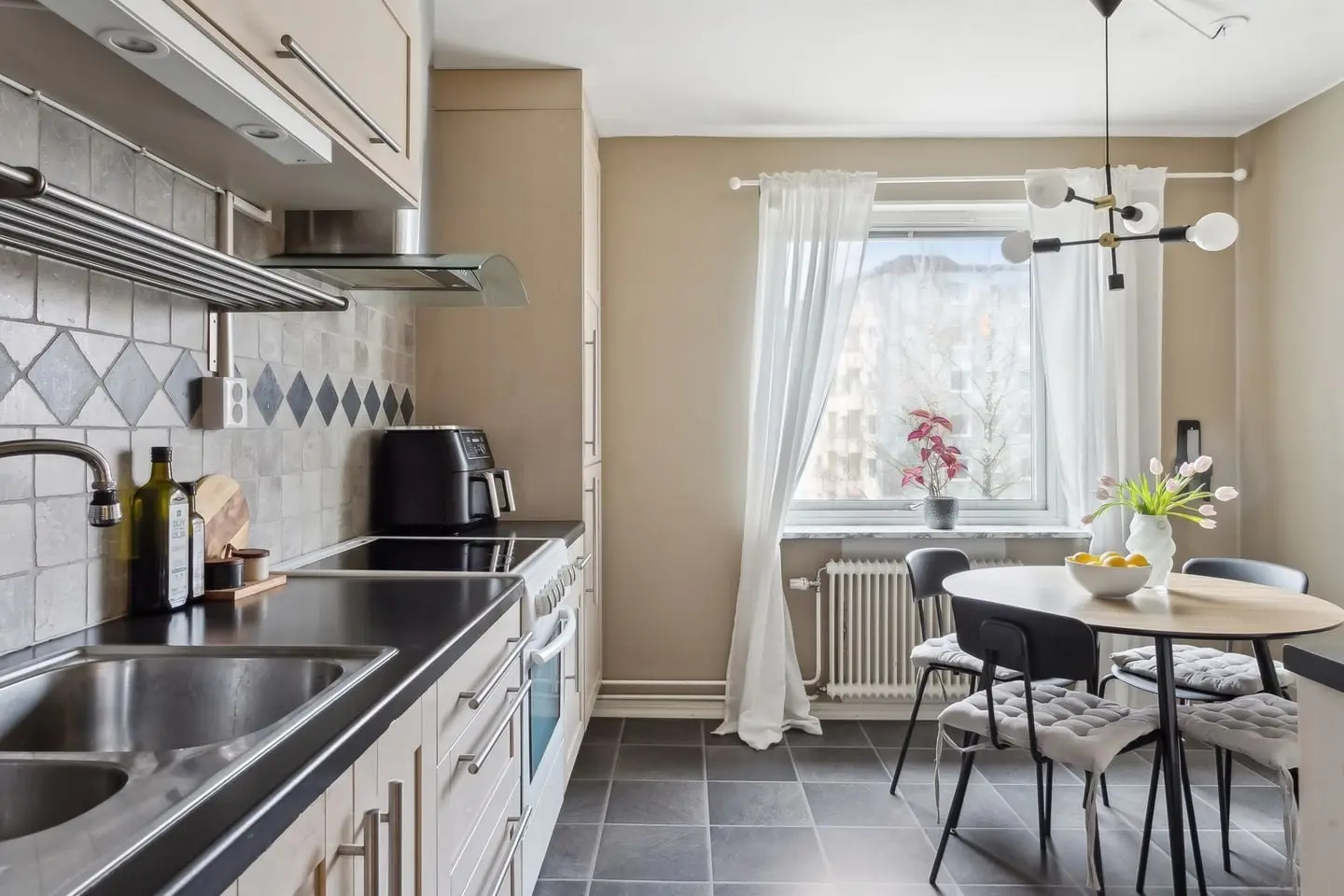 Lägenhet, Molnvädersgatan 30, Göteborg. Bild 1 av 14