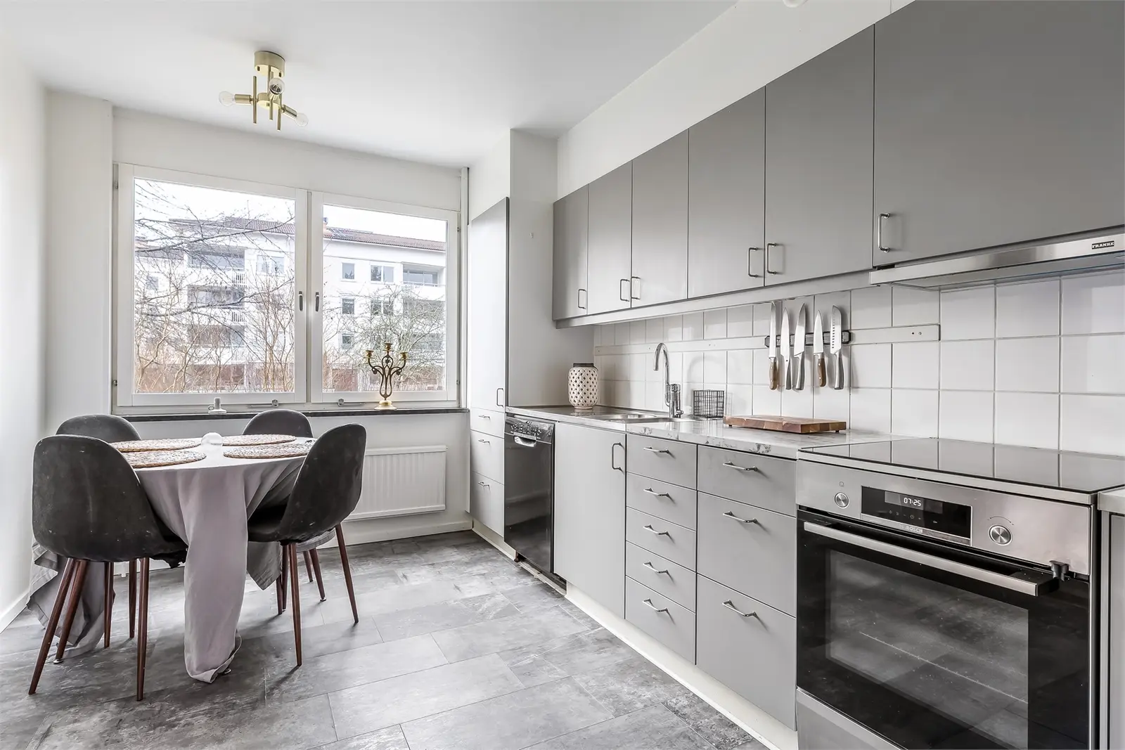 Apartment, Vallavägen 159. Photo 1 of 25