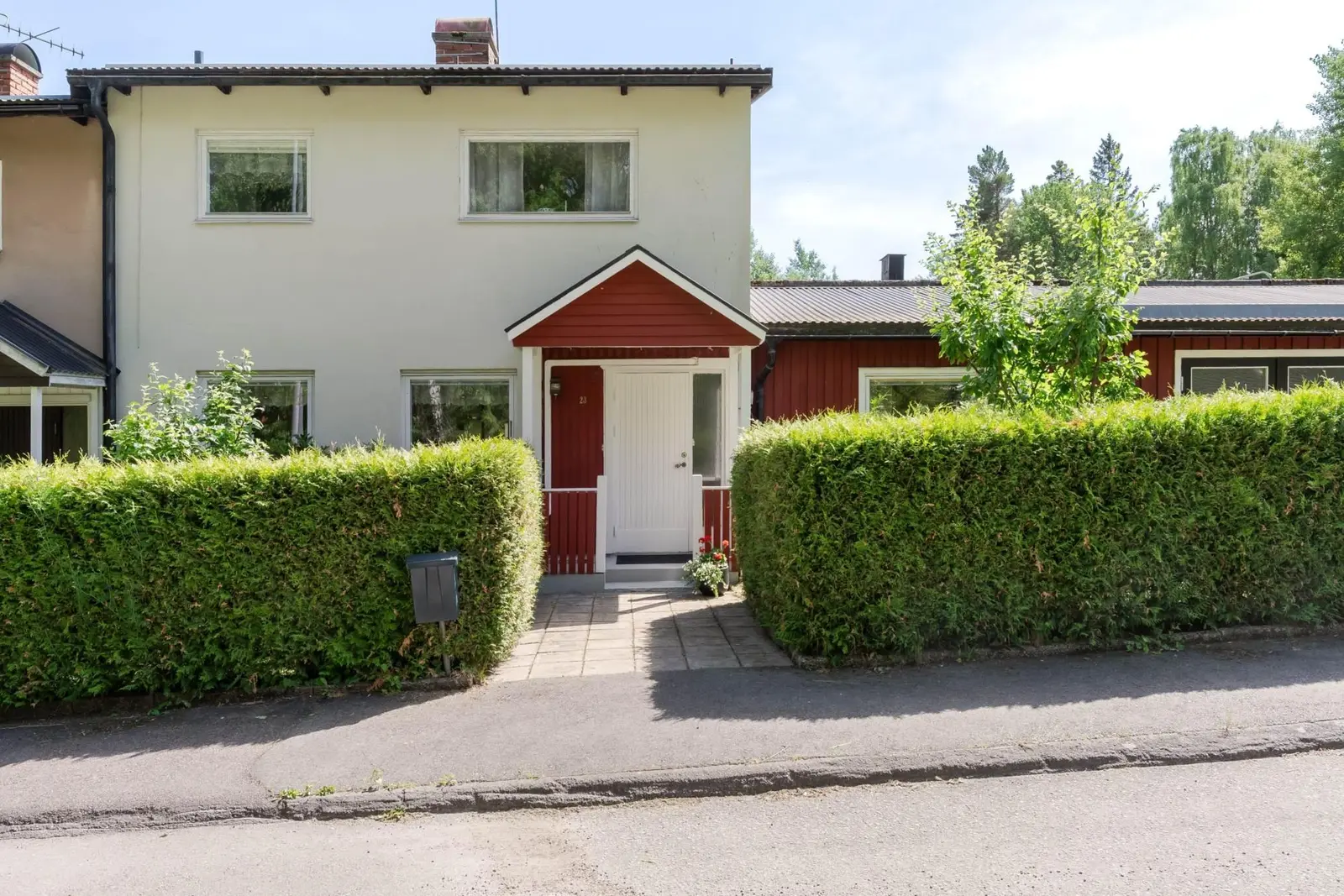 Par-/radhus, Bäckatorpsgatan 23, Hallsberg, Hallsberg. Bild 1 av 36