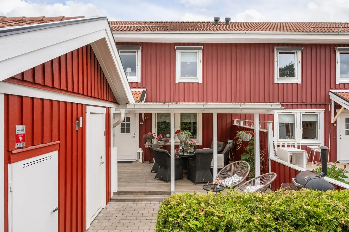 Bild 1 av 20 på Kadriljvägen 3
