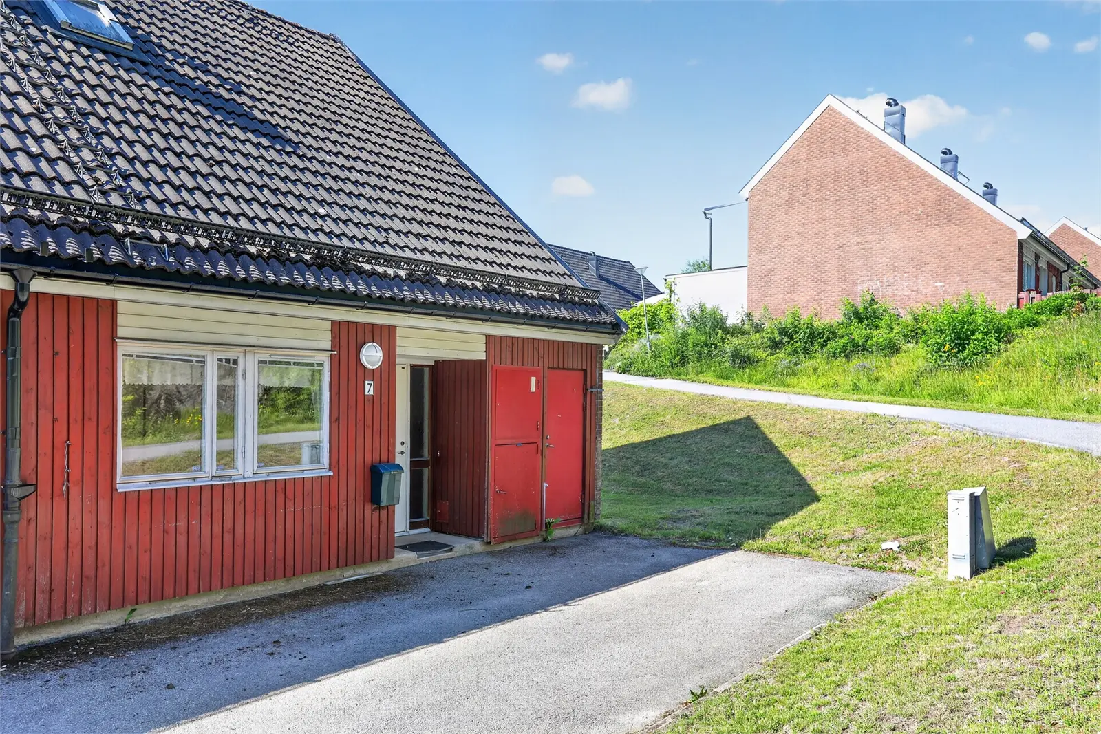 Bild 1 av 5 på Kvarstavägen 7