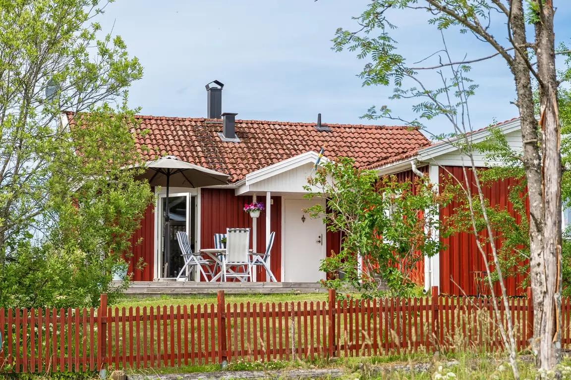 Image 1 of 37 of Bondstorp Svalvik 2