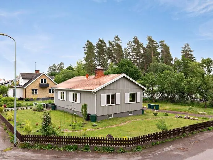 Image 1 of 19 of Vegagatan 7