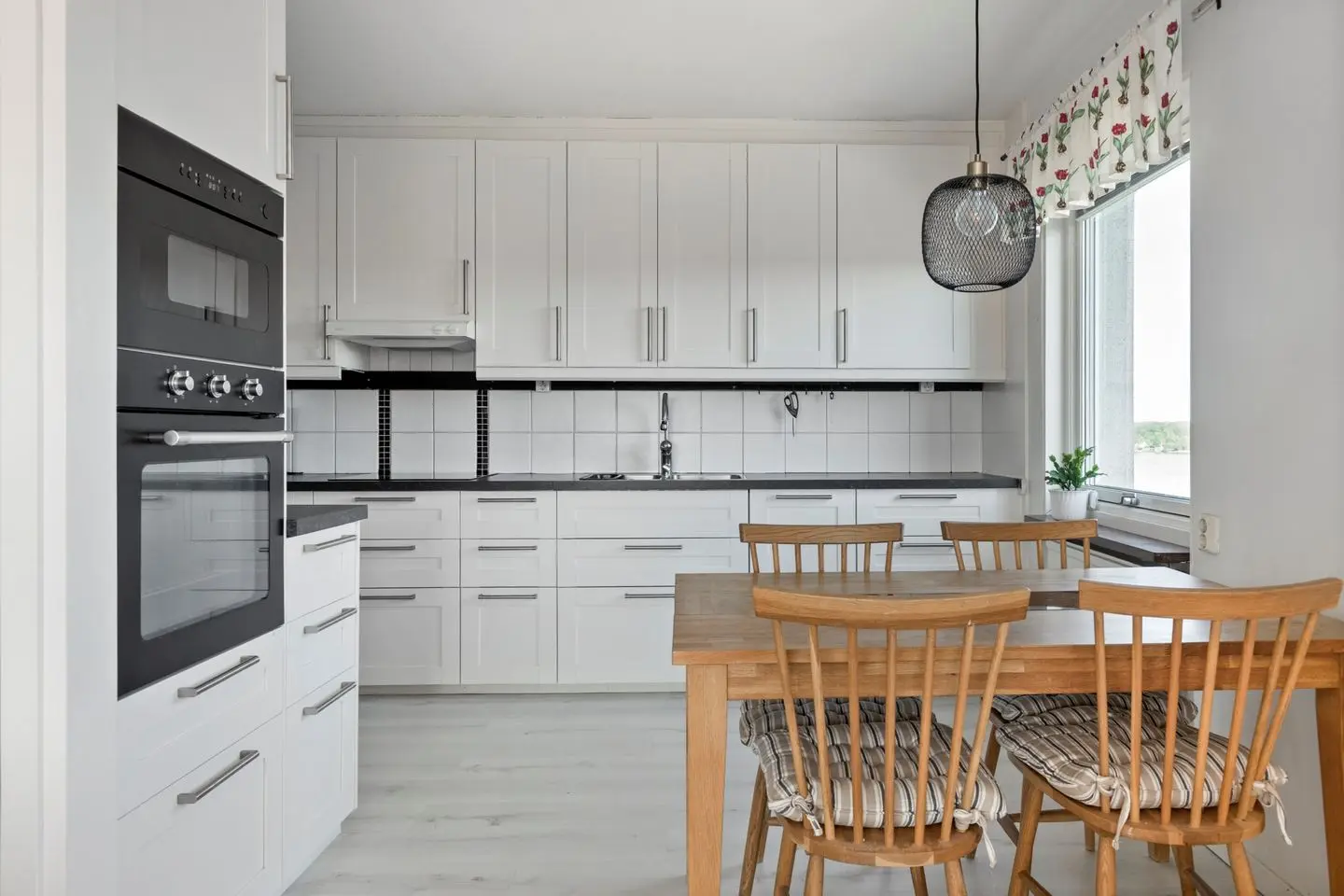 Apartment, Byggmästaregatan, Karlskrona. Photo 1 of 32