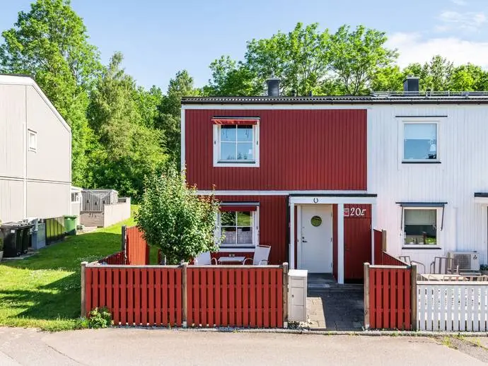 Par-/radhus, Stallsbergsvägen 20E. Bild 1 av 20