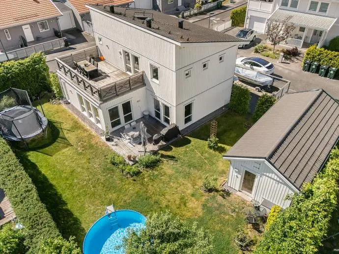 Villa, Gösta Frohms väg 14. Bild 1 av 20