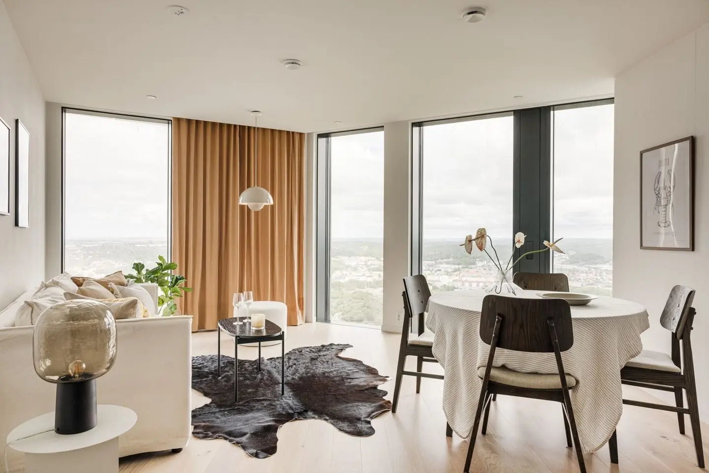Apartment, Lodjursstråket 1 (Karlatornet Vån 45), Göteborg. Photo 1 of 19