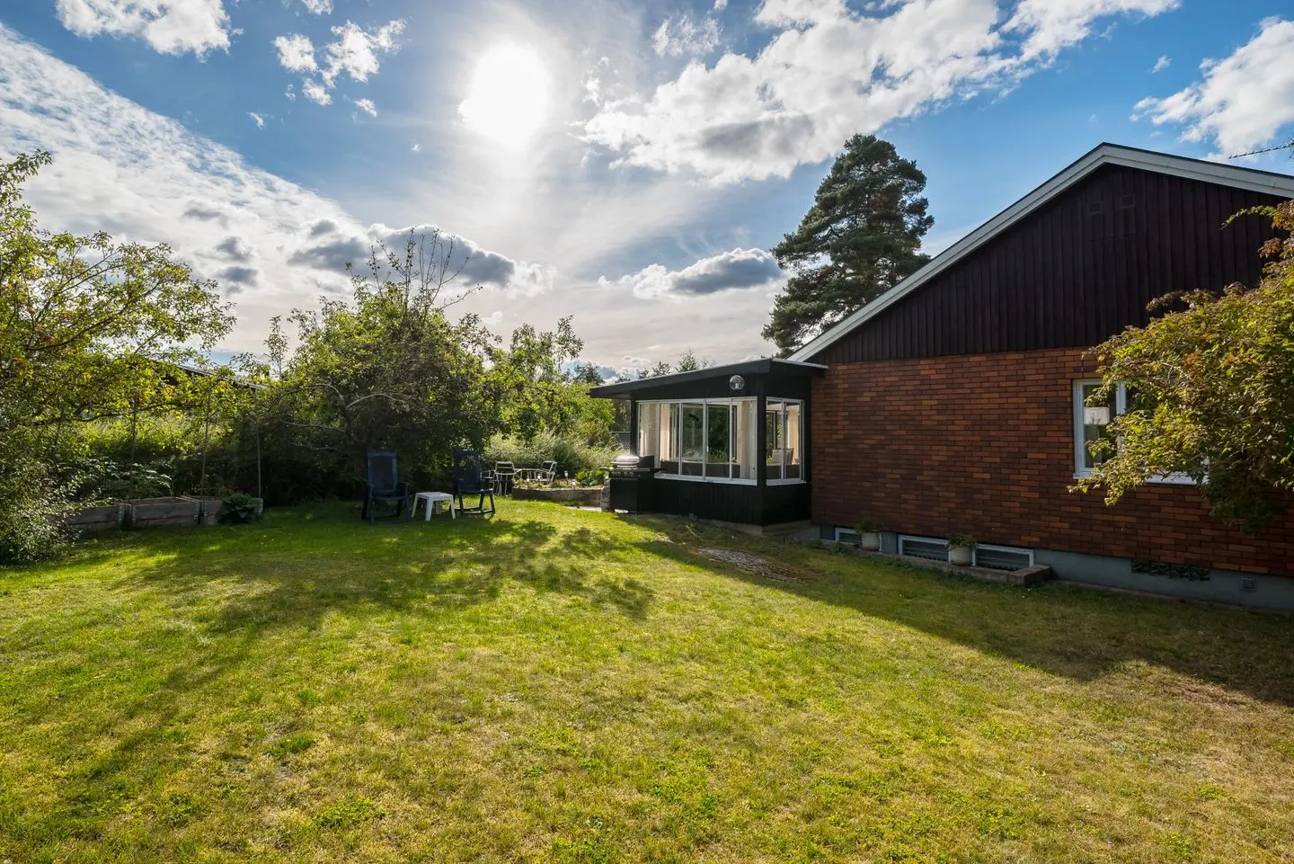 Bild 1 av 48 på Skogsvägen 25