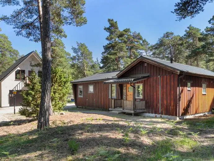 Villa, Ireviksvägen 45. Bild 1 av 20
