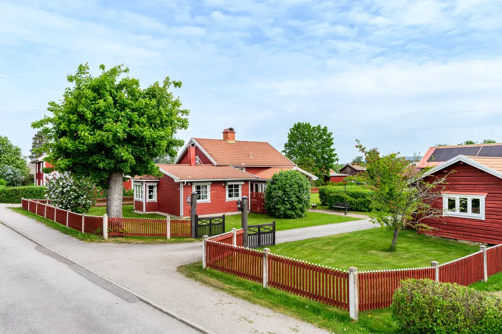 Villa, Älvuddsvägen 11, Djurås. Bild 1 av 40