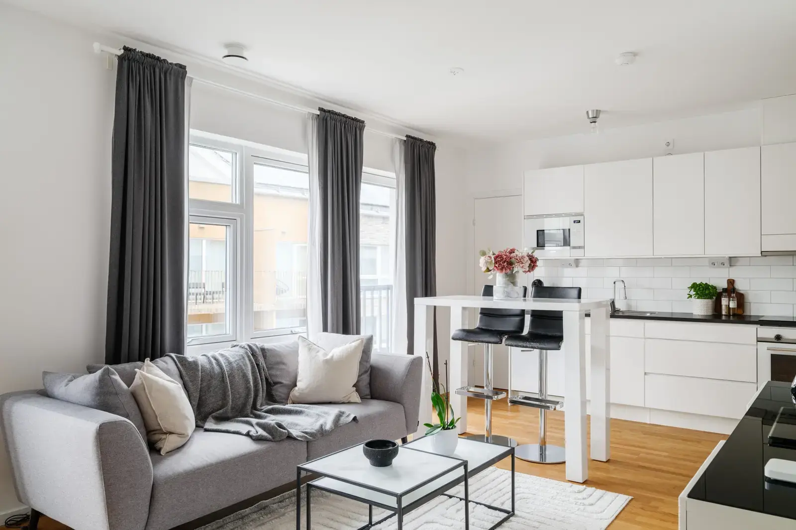 Lägenhet, Sivs gränd 9A. Bild 1 av 20
