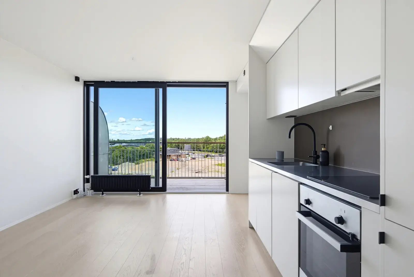 Lägenhet, Fyrisvallsgatan 12A. Bild 1 av 20