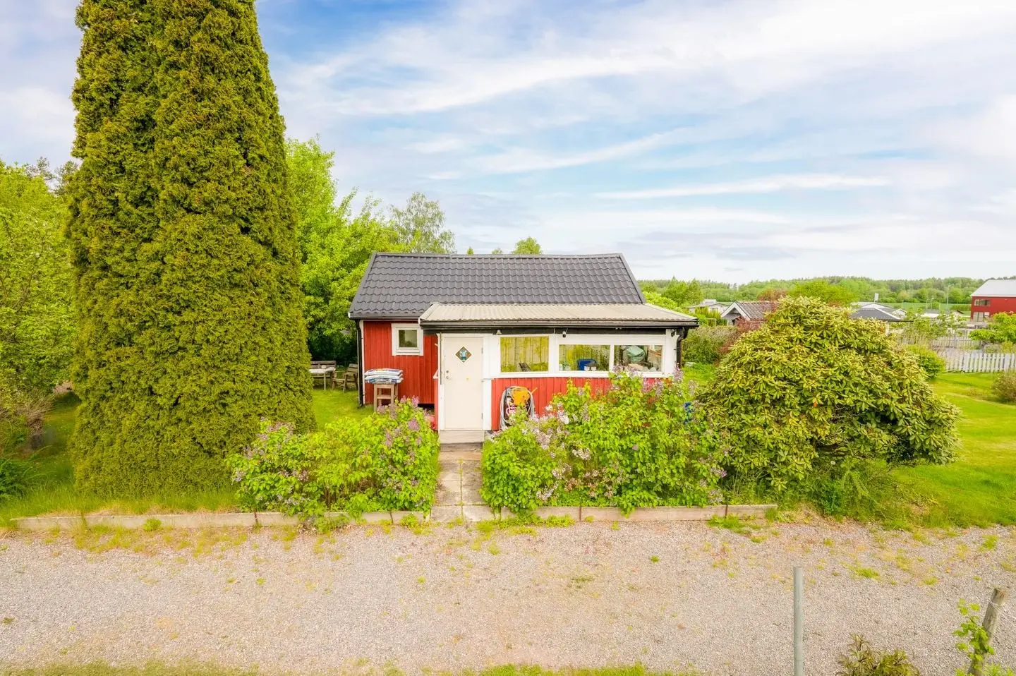 Image 1 of 39 of Blomstervägen 17