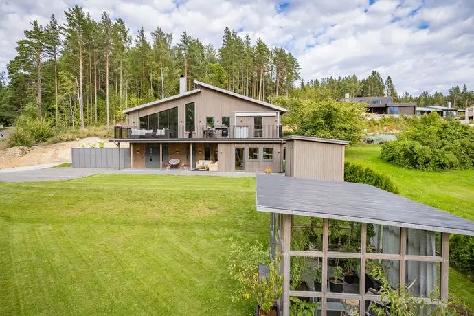 Villa, Nejlikevägen 14, Sundsvall. Bild 1 av 40