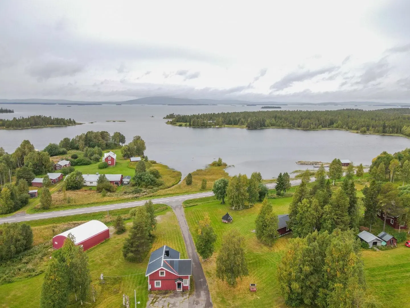 Gård, Kurrokvejk 107, Arjeplog. Bild 1 av 57
