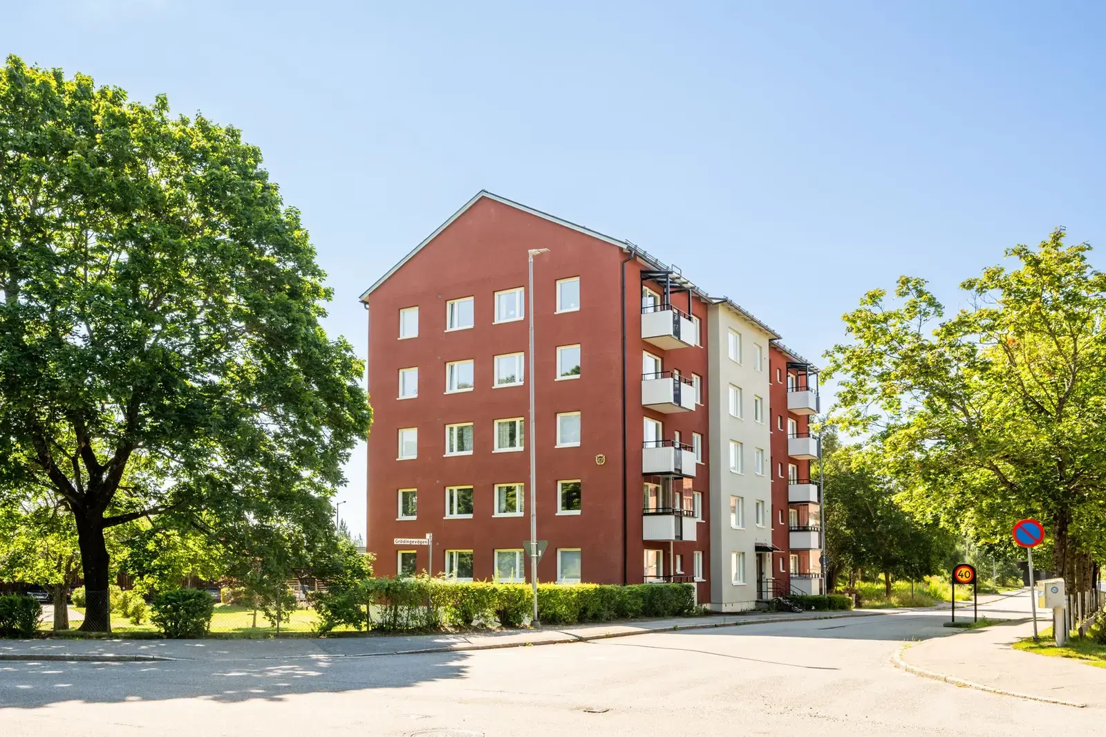Bild 1 av 19 på Viksängsvägen 1
