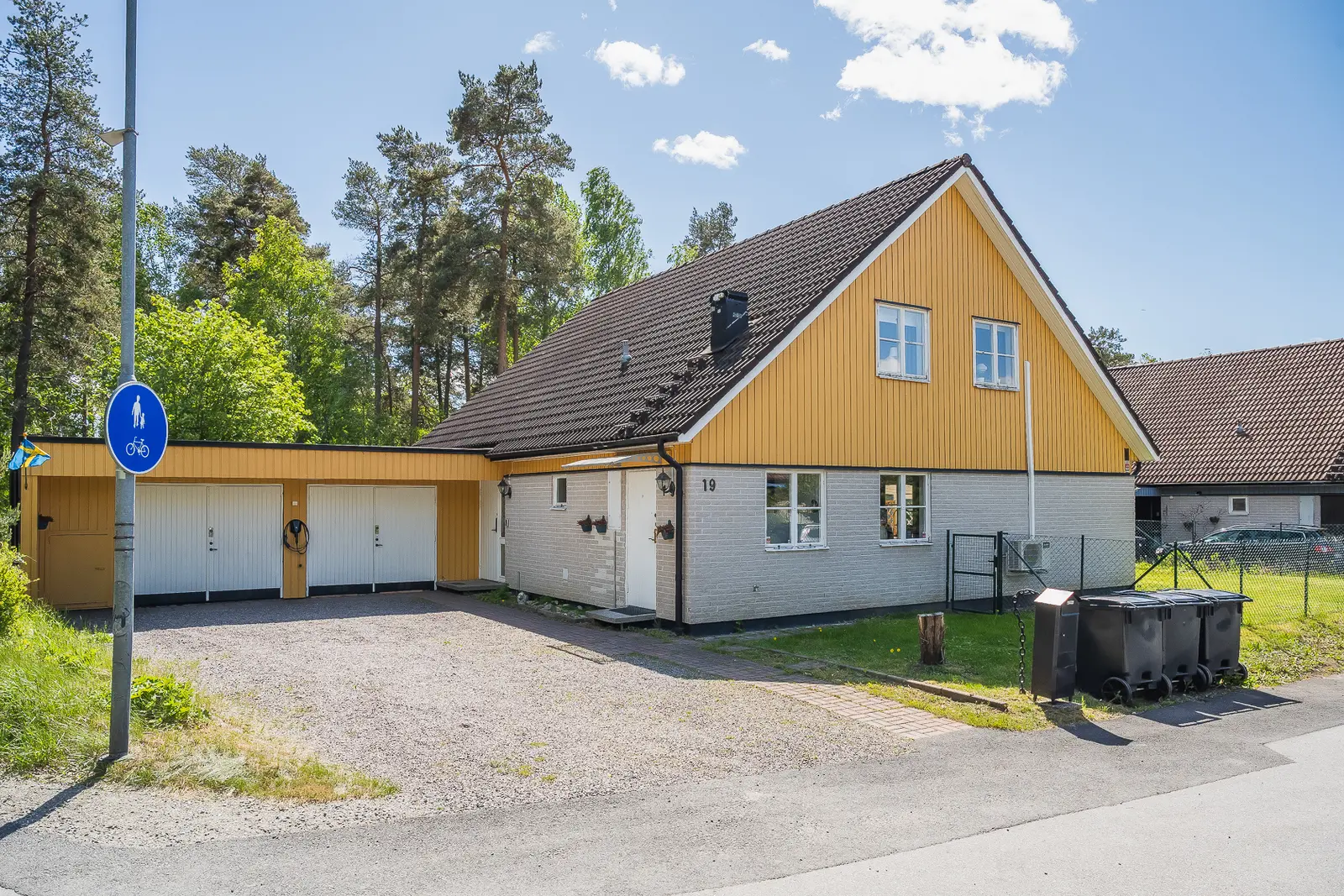 Bild 1 av 40 på Skrittvägen 19