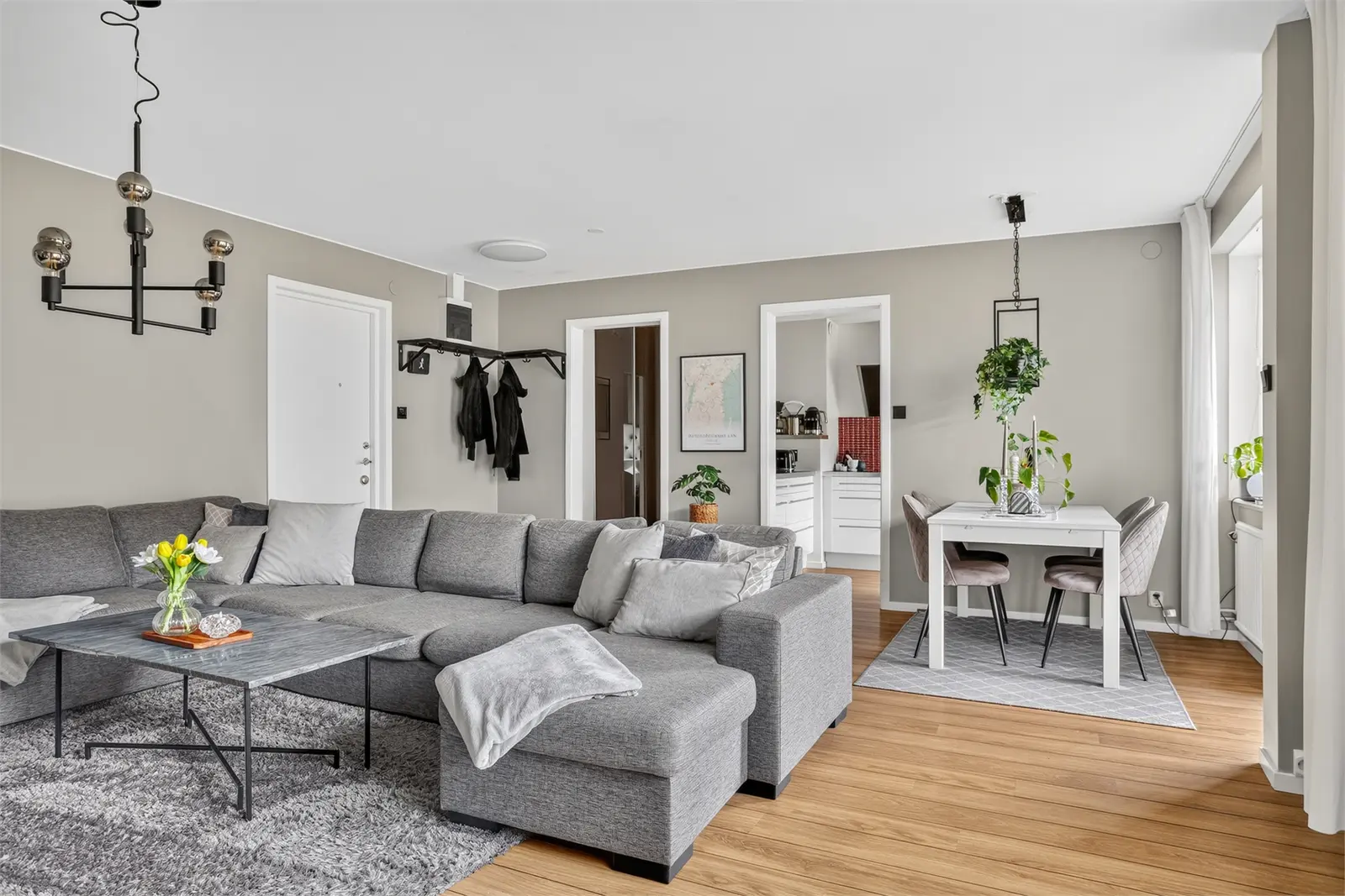 Lägenhet, Skiftesgången 6. Bild 1 av 22