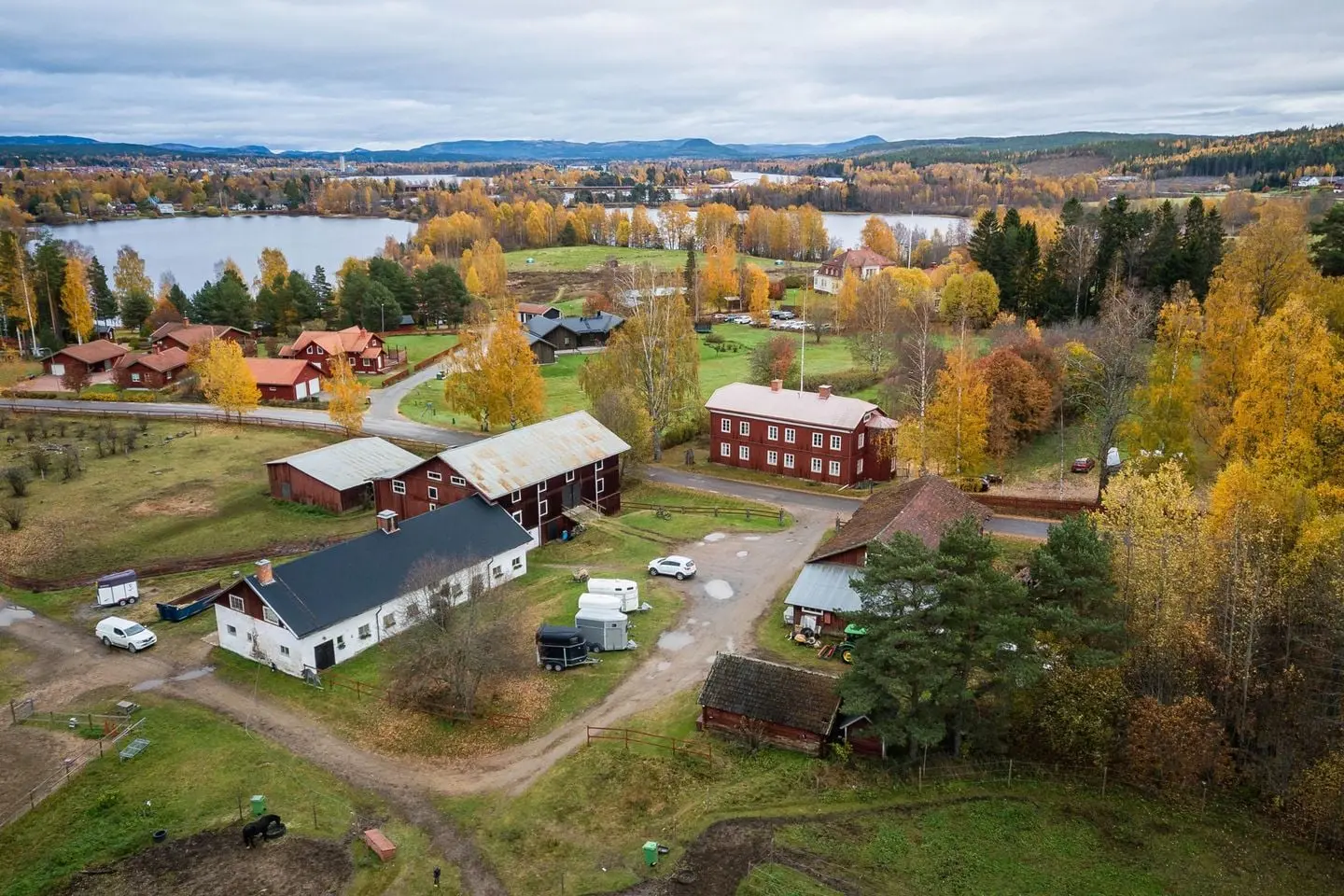 Image 1 of 47 of Borrvägen 77