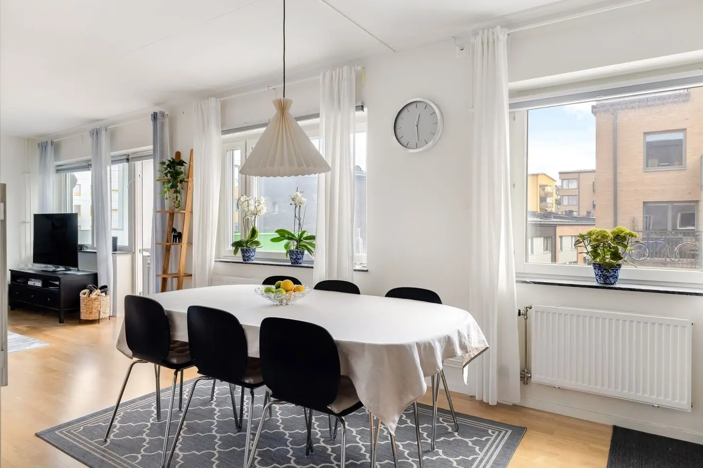 Bild 1 av 15 på Stallgatan 13