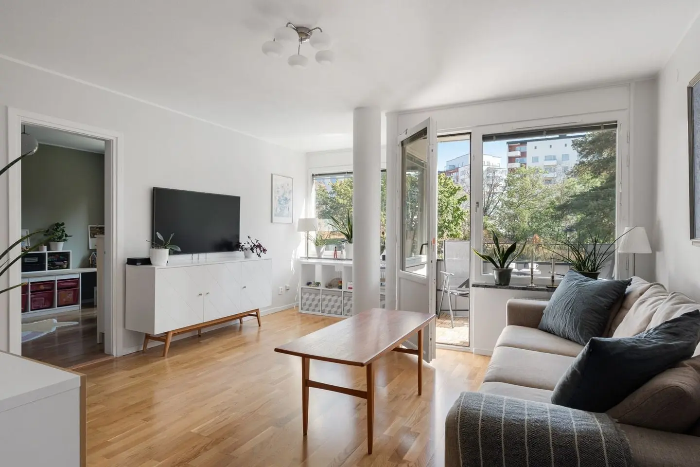 Apartment, Sandhamnsgatan 25, 2 tr, Stockholm. Photo 1 of 25