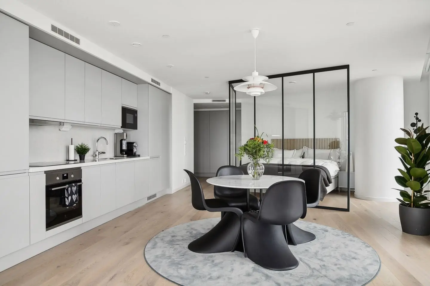 Apartment, Lodjursstråket 1 (Karlatornet vån 52 nordost), Göteborg. Photo 1 of 32