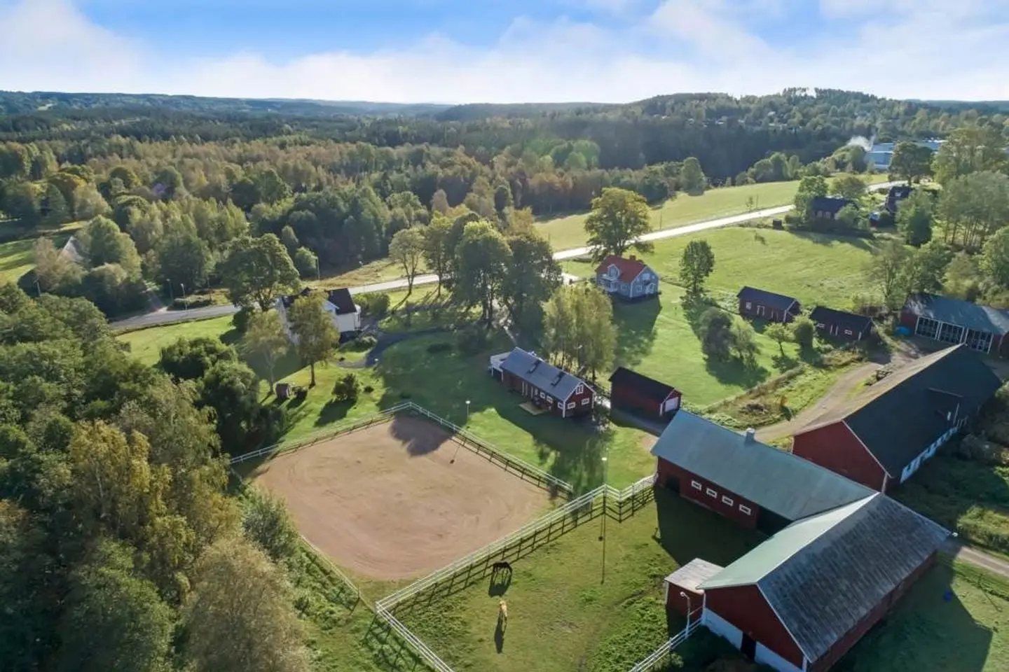 Farm, Rösa Frälsegård 2, Vetlanda. Photo 1 of 58