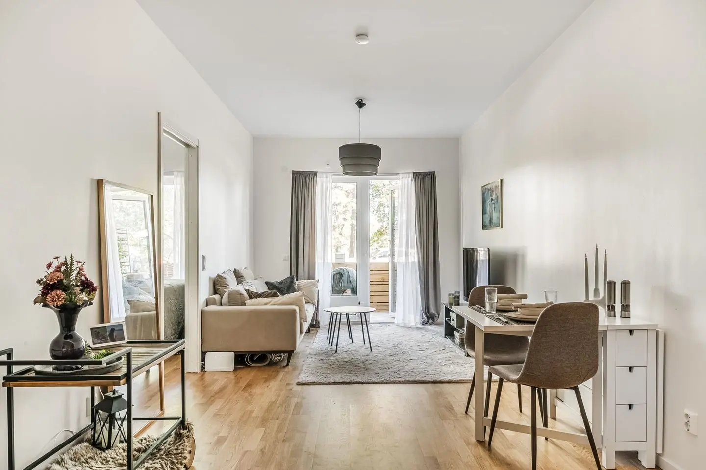 Bild 1 av 38 på Eldsundsstråket 9B