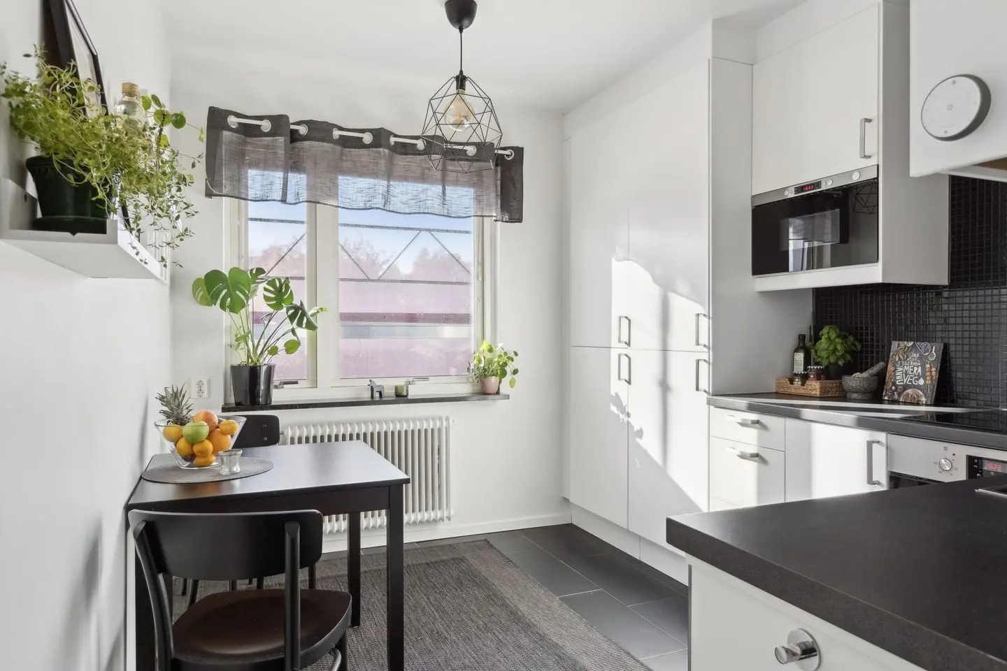 Apartment, Önskevädersgatan 37, Göteborg. Photo 1 of 13