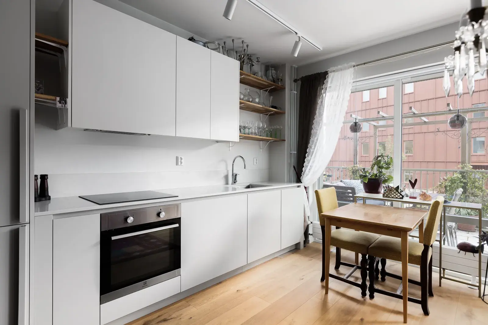 Image 1 of 14 of Bryggargatan 9B