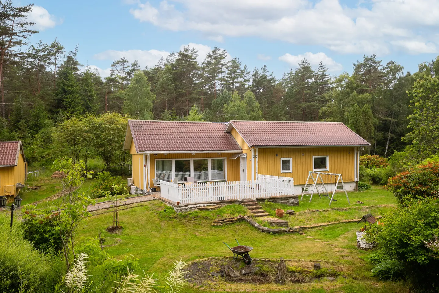 Villa, Kroksjövägen 140. Bild 1 av 40