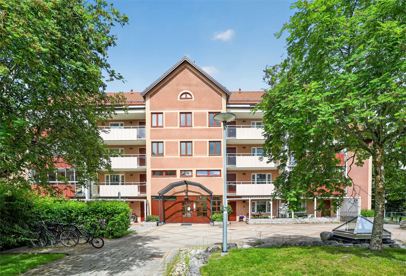 Bild 1 av 20 på Karlslundsgatan 3