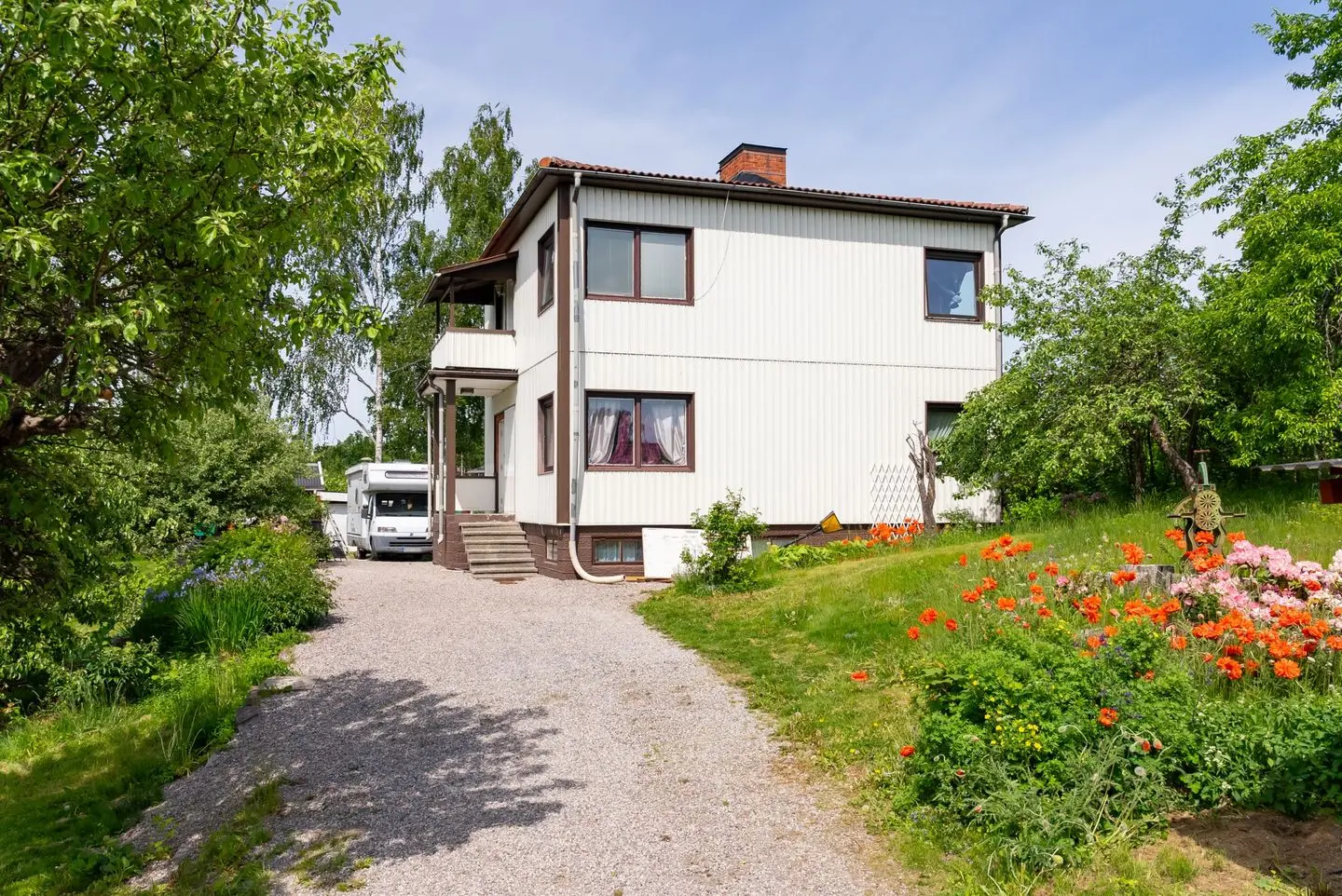 Image 1 of 40 of Krokvägen 10