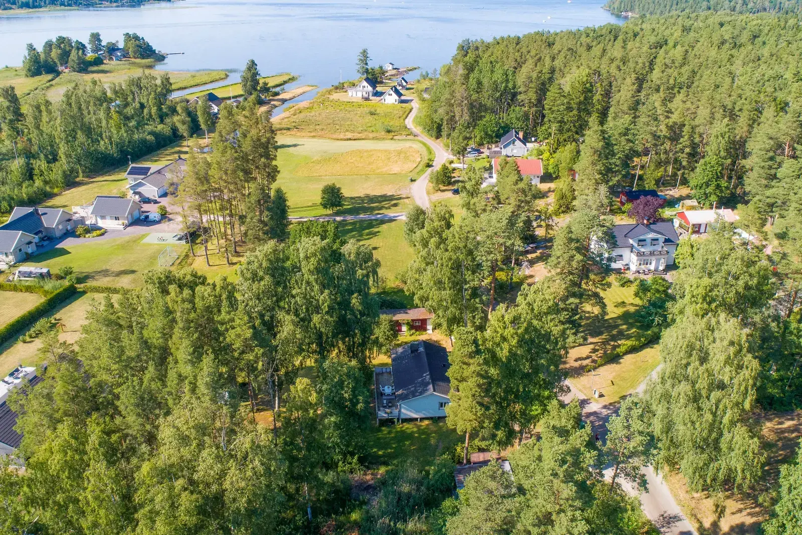 Villa, Svartbergavägen 401. Bild 1 av 20