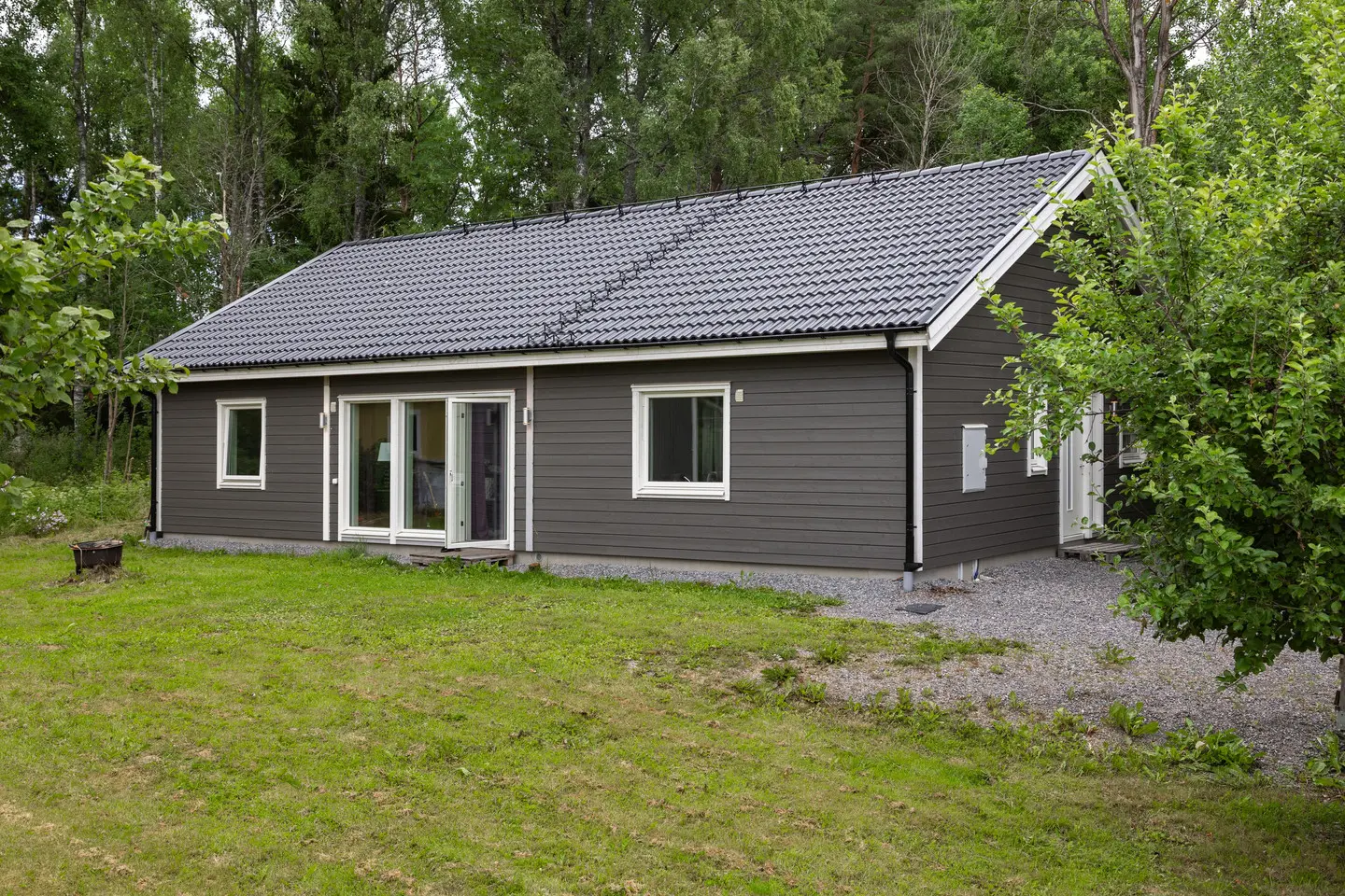 Image 1 of 27 of Väster Lakbäck 111