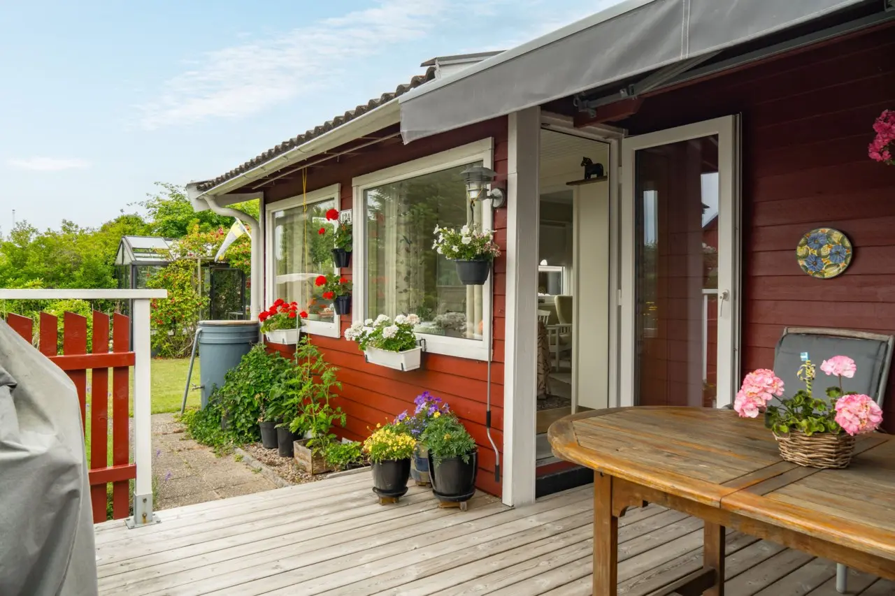 Image 1 of 17 of Stenbockens Sommarby Nr 124