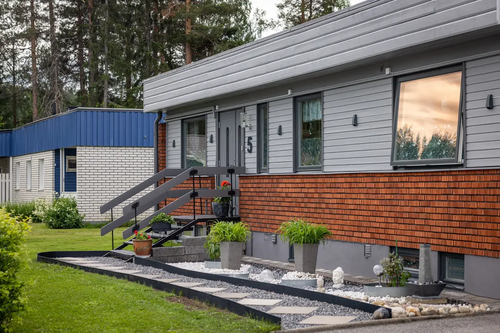 Villa, Nybyvägen 5. Bild 1 av 11