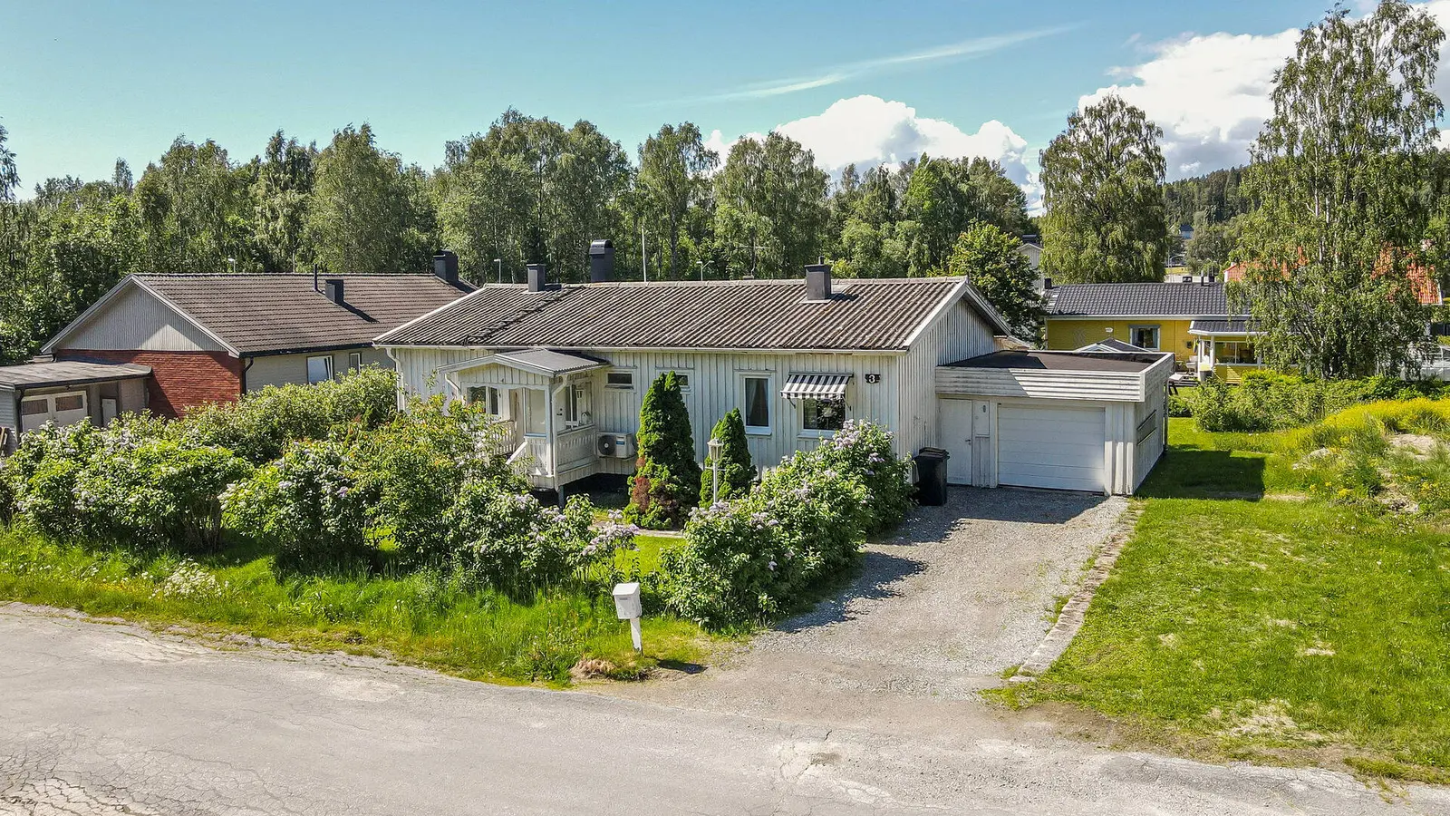 Bild 1 av 40 på Måndagsvägen 3
